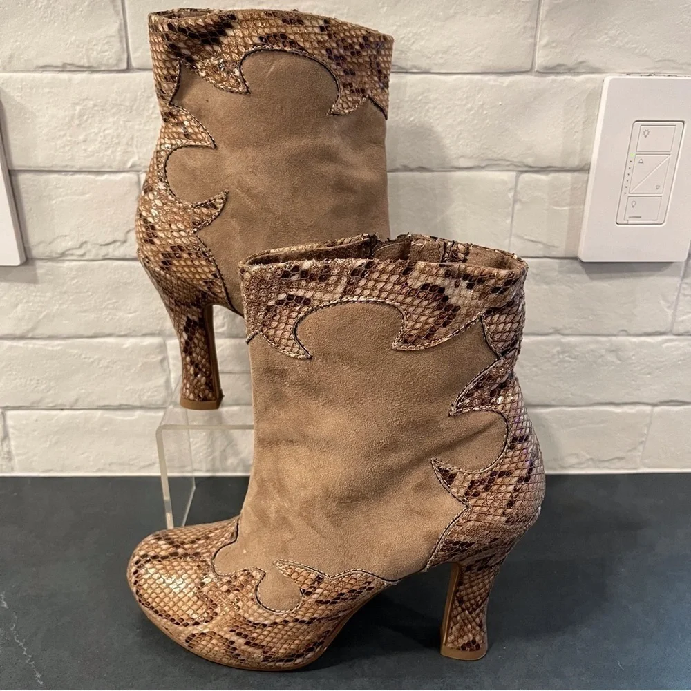 Tamaris sz 40 US 9.5-10 tan snakeprint faux leather heeled booties